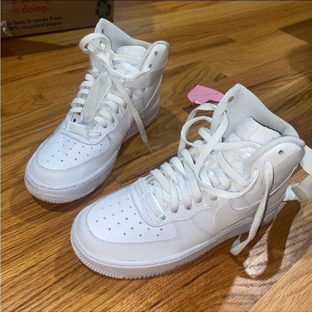 White High-Top Sneakers Nike AF 1 like new authentic 6Y women’s 7